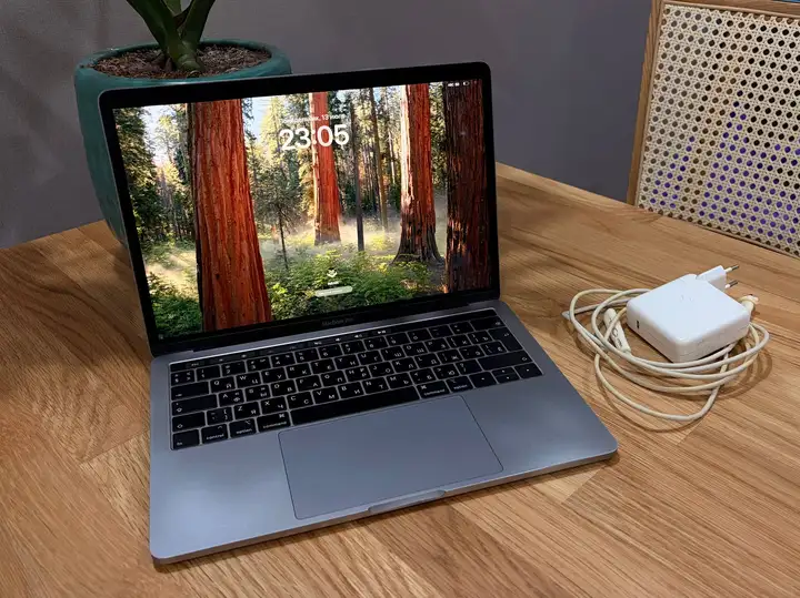 MacBook Pro 13" (2019)