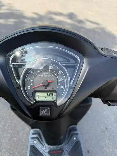 Honda Vision 625 км, чёрный