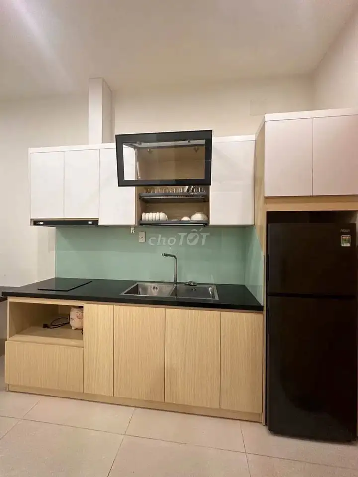 Комната с балконом и полной мебелью, рядом с мостом Тьеншон