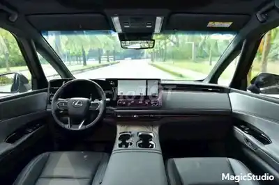 Lexus LM 500h 2025