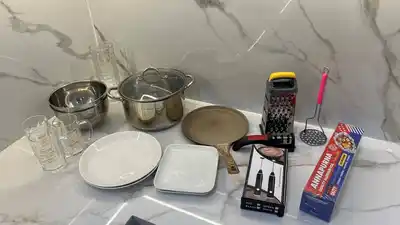 Набор посуды, покер, стул, колонки, рюкзак и другое