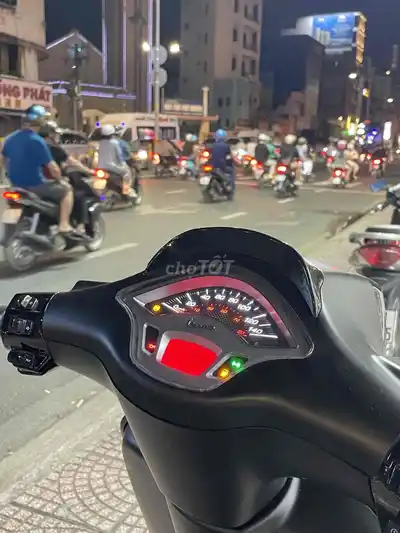 Piaggio Vespa Sprint 2023, 12 000 км, матовый черный