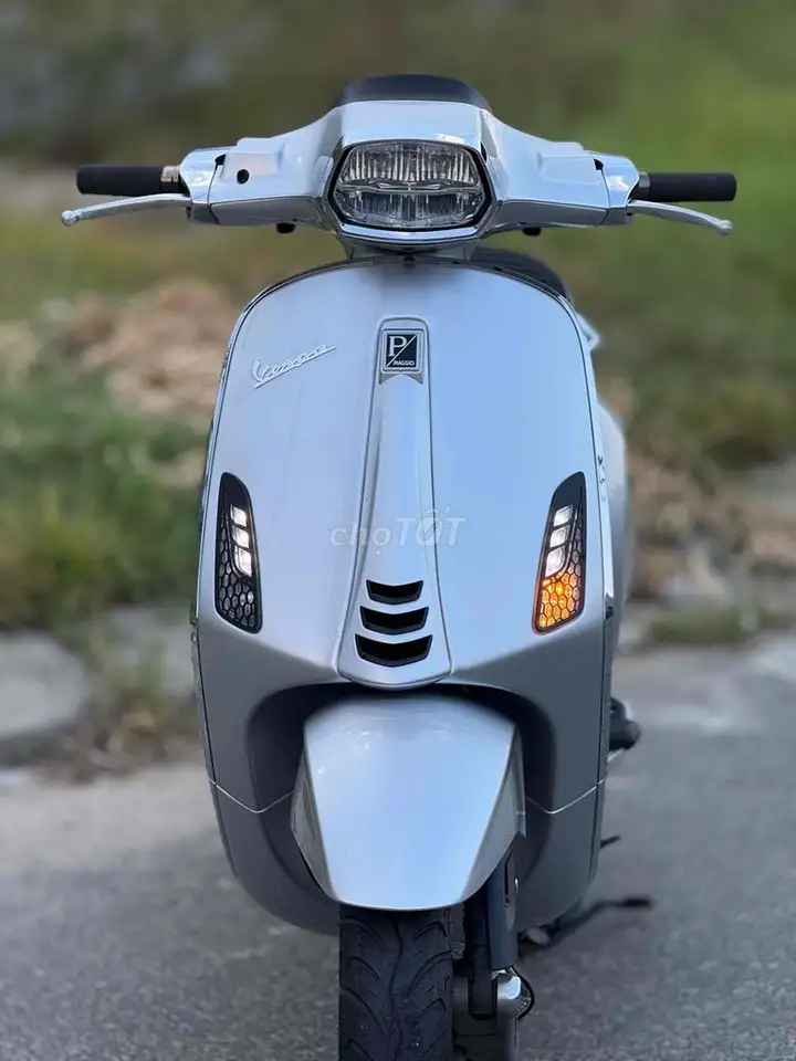 Piaggio Vespa Sprint iGet ABS серебристый