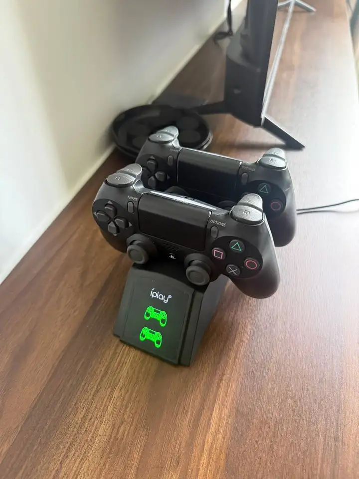 PS4 Pro 1ТБ hack версия с двумя джойстиками и играми