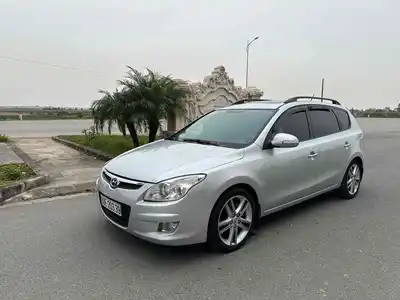 Hyundai i30 CW 2009 серебристый