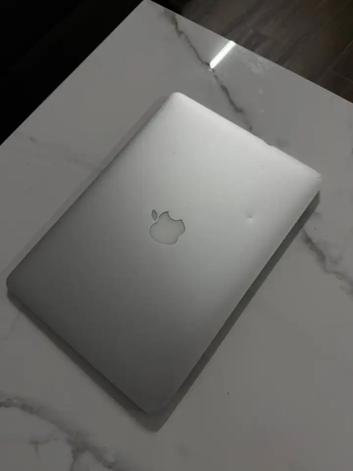 MacBook Air 13” (2017)