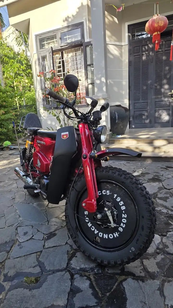 Honda Super Cub Custom Deluxe 50