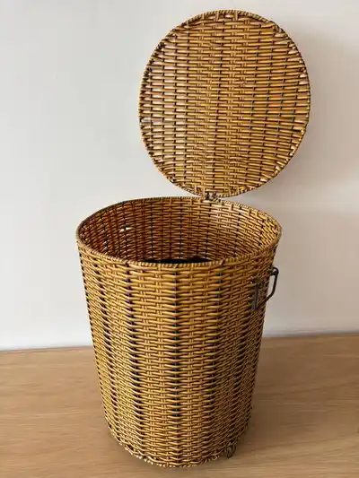 Корзина для белья с крышкой