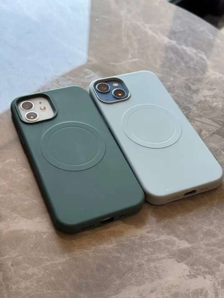 iPhone 12 64 ГБ, iPhone 13 128 ГБ