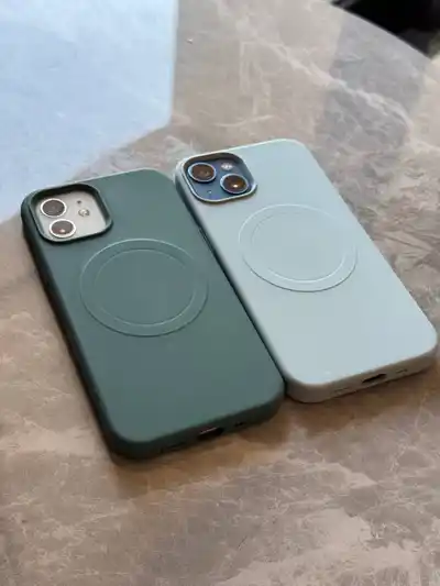 iPhone 12 64 ГБ, iPhone 13 128 ГБ
