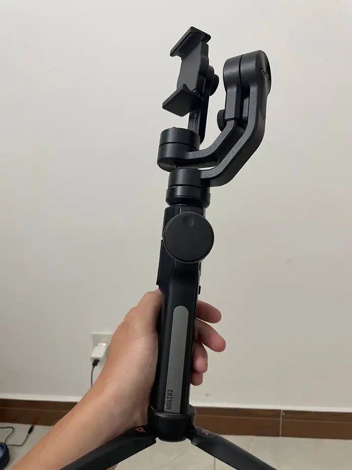 Стабилизатор Zhiyun Smooth и штатив