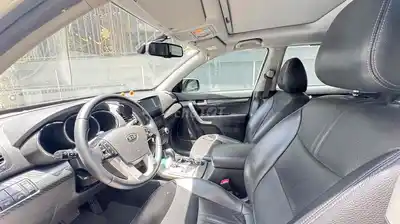 Kia Sorento 2013, белая, пробег 108 000 км