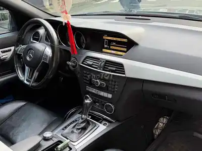 Mercedes C300 AMG 2011 серебристый серый 100 тыс. км