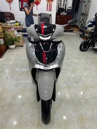 Honda SH 160 ABS 2023 Серый цемент 9000 км