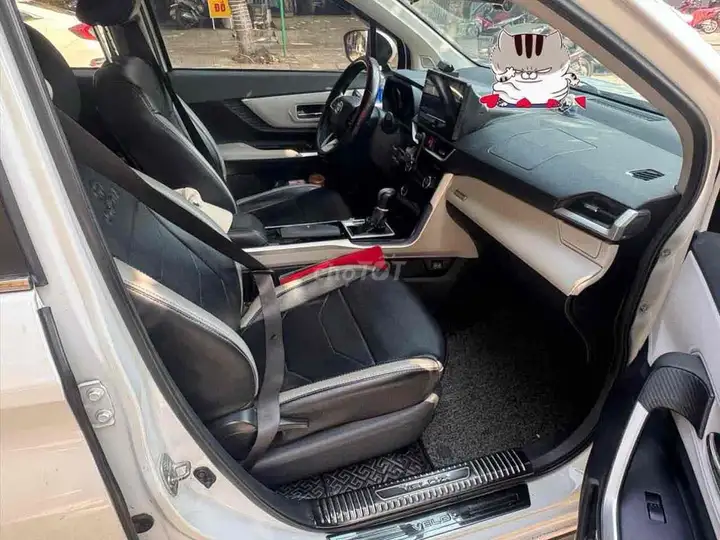 Toyota Veloz Cross 2022 Белый 7 мест