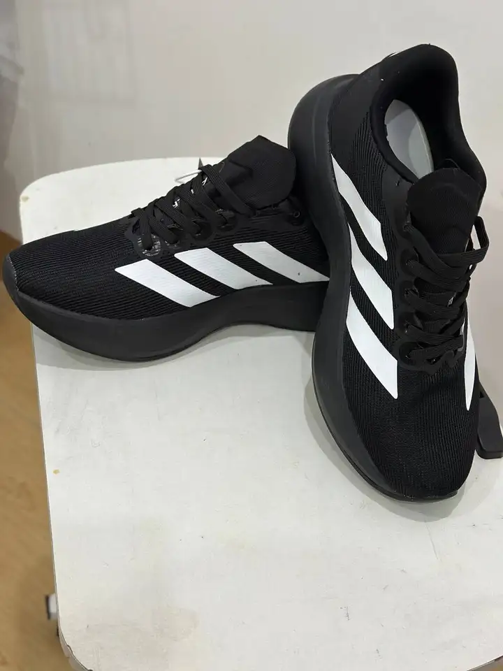 Кроссовки Adidas новые