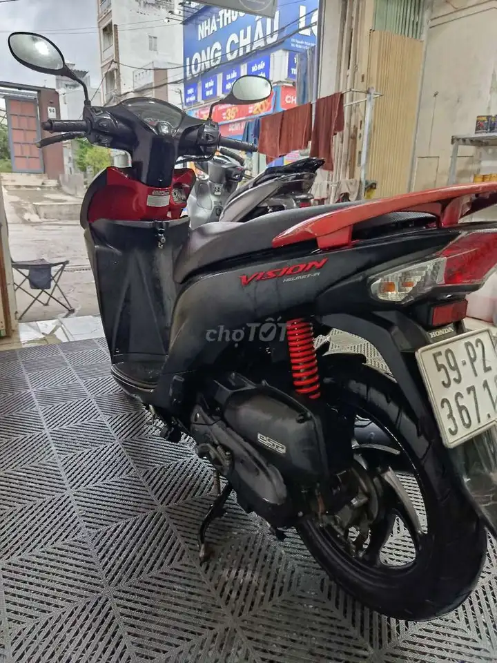 Honda Vision 2016 Черно-красный 28000 км