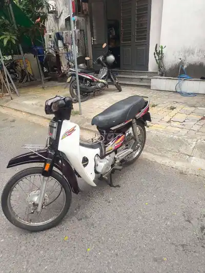 Китайский Honda Dream, коричнево-белый, госномер 43