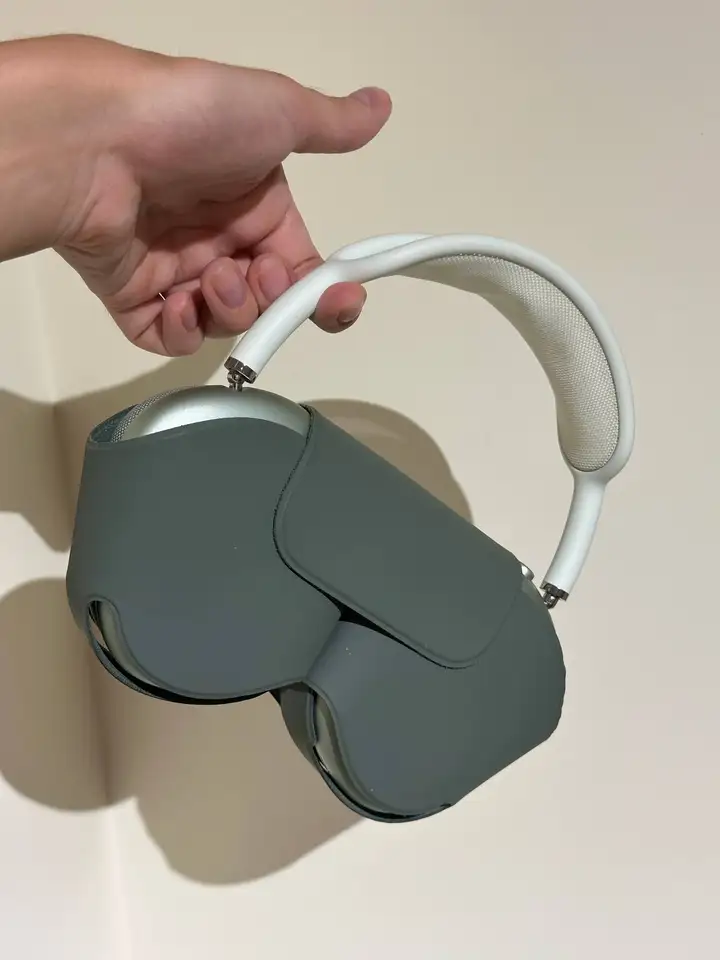 AirPods Max первого поколения