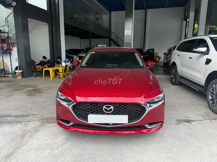 Mazda 3 Luxury 2022 Красная 28 000 км состояние нового