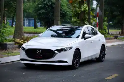 Mazda 3 2024 25 000 км Белая