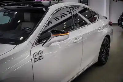 Лексус ES250 2019 Белый/Коричневый 76,700 км