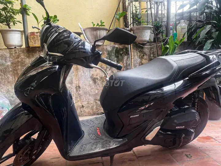 Honda SH 150i ABS 2021 Четыр черный 16095 km