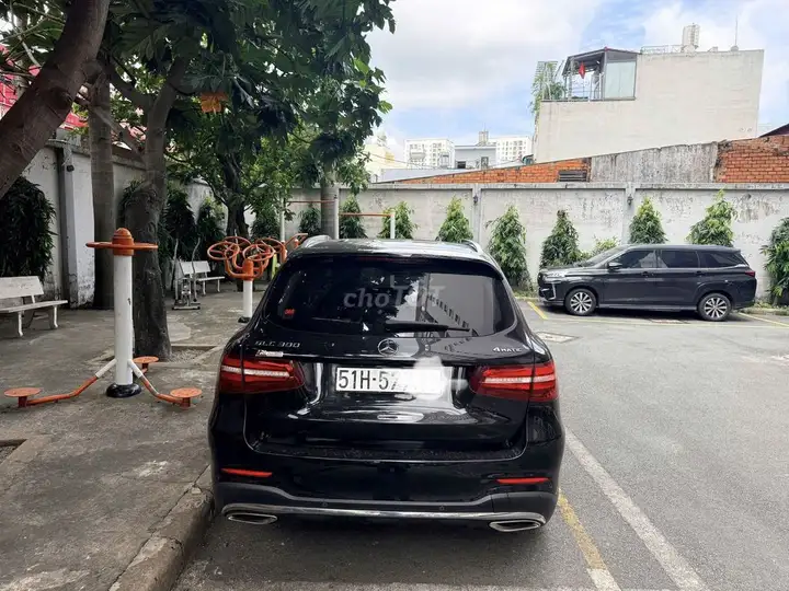 Mercedes-Benz GLC 300 черный, 133208 км