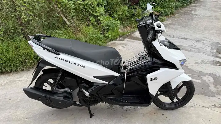 Honda Air Blade 2016 белый черный