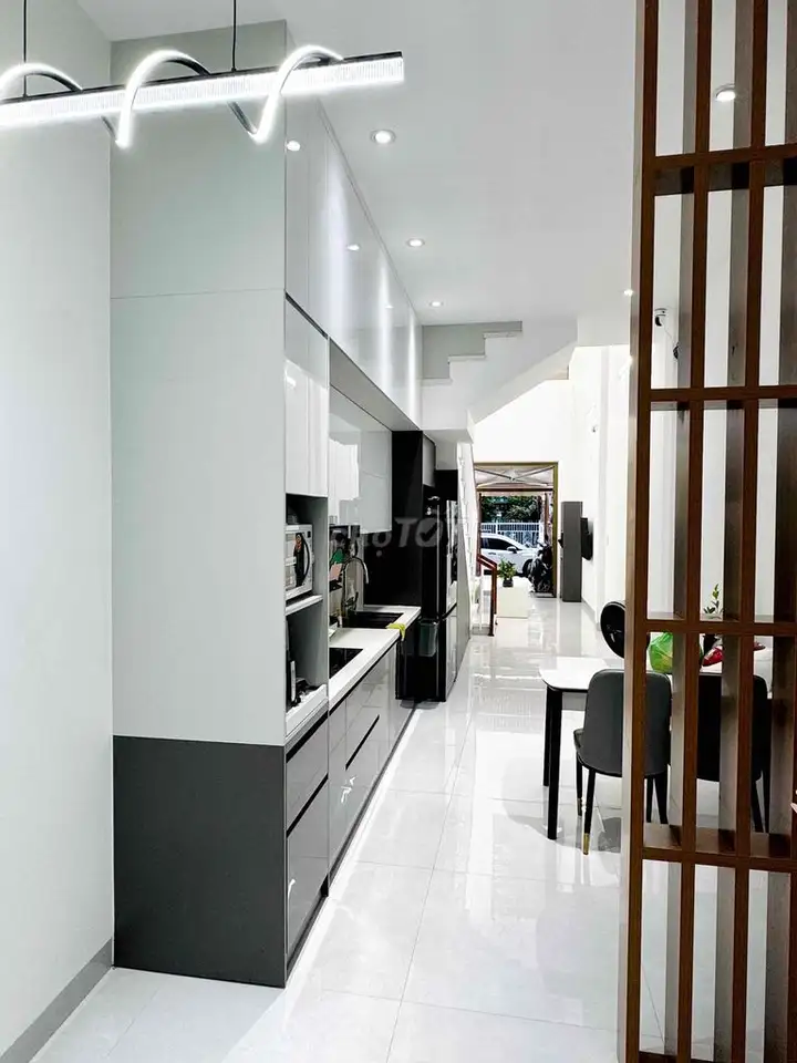 Угловой дом 5.5м, Bình Thái 3, срочная продажа