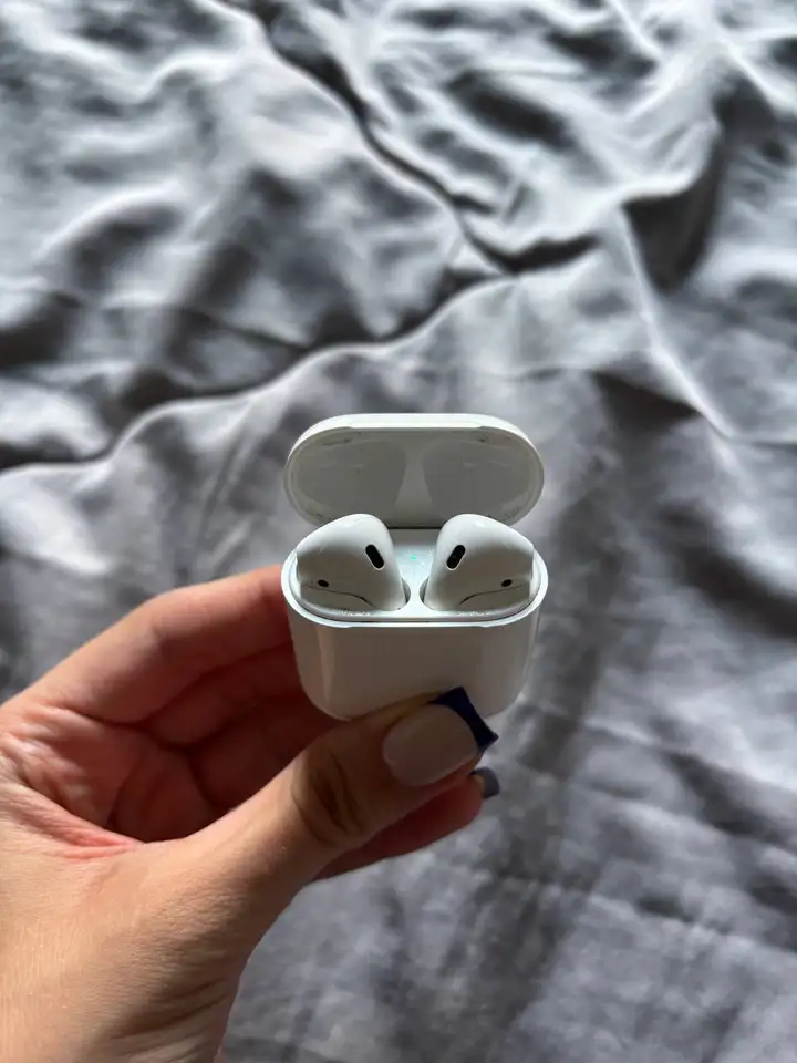 Брашинг, наушники AirPods