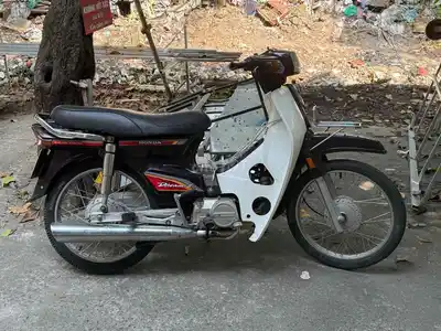 Вьетнамский Honda Dream черно-белый