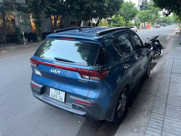 Kia Sonet Premium 2023, зеленый
