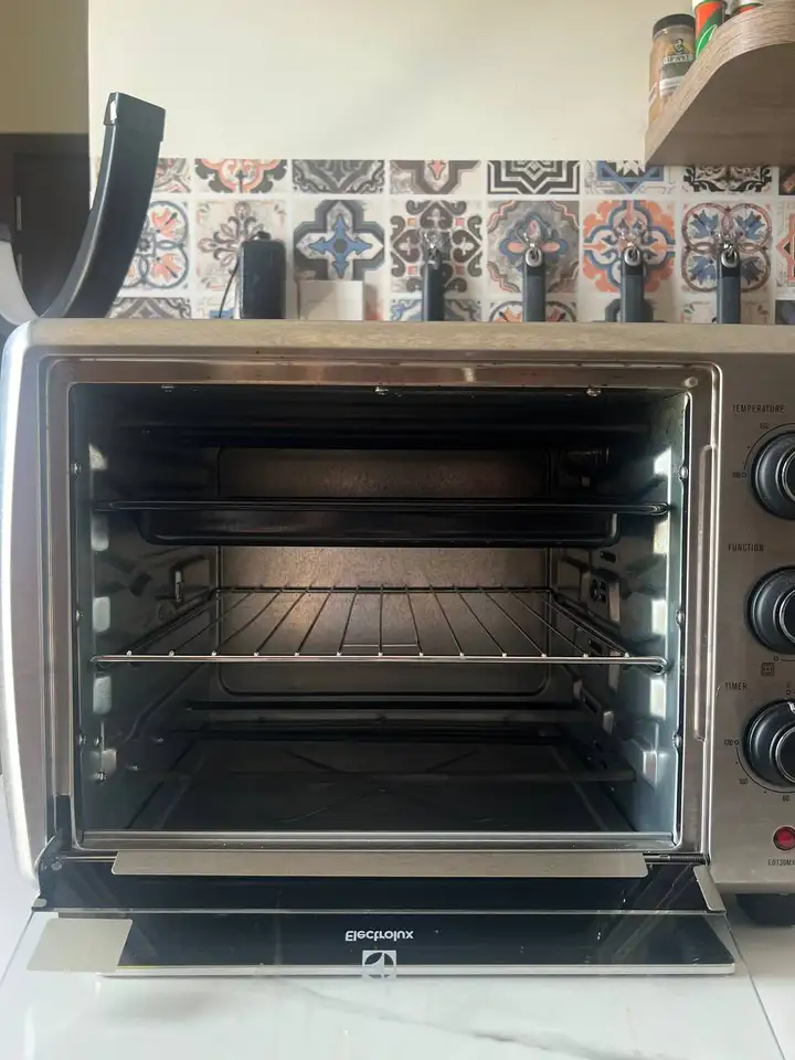 Электрическая духовка Electrolux EOT30MXC
