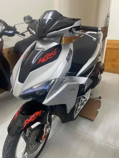 Honda Airblade серебристый, скутер