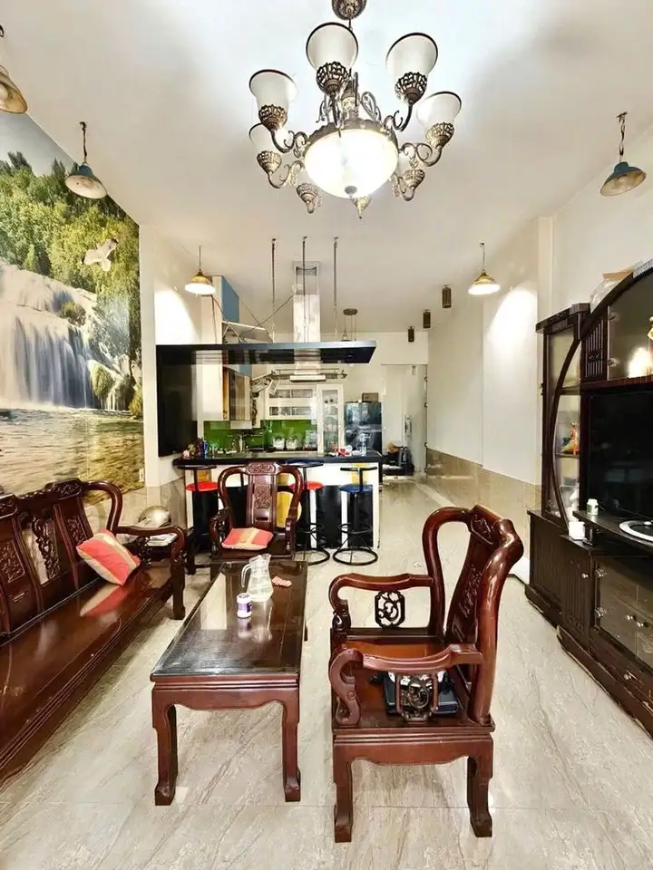 Дом у перекрестка Тху Дук, 80 м², 3 этажа, бетон