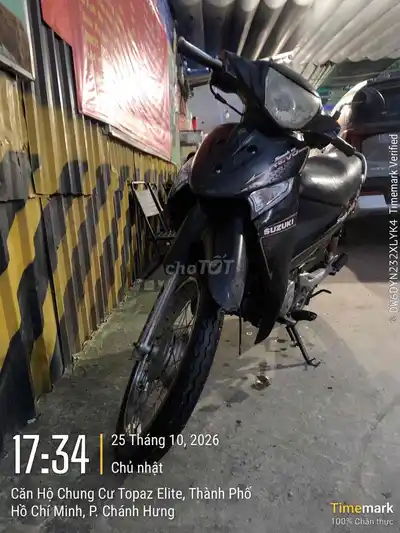 Черный мотоцикл Suzuki Revo Smash 110cc