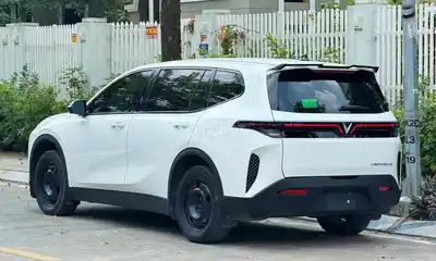 VinFast Limo Green 2025 с бесплатной зарядкой