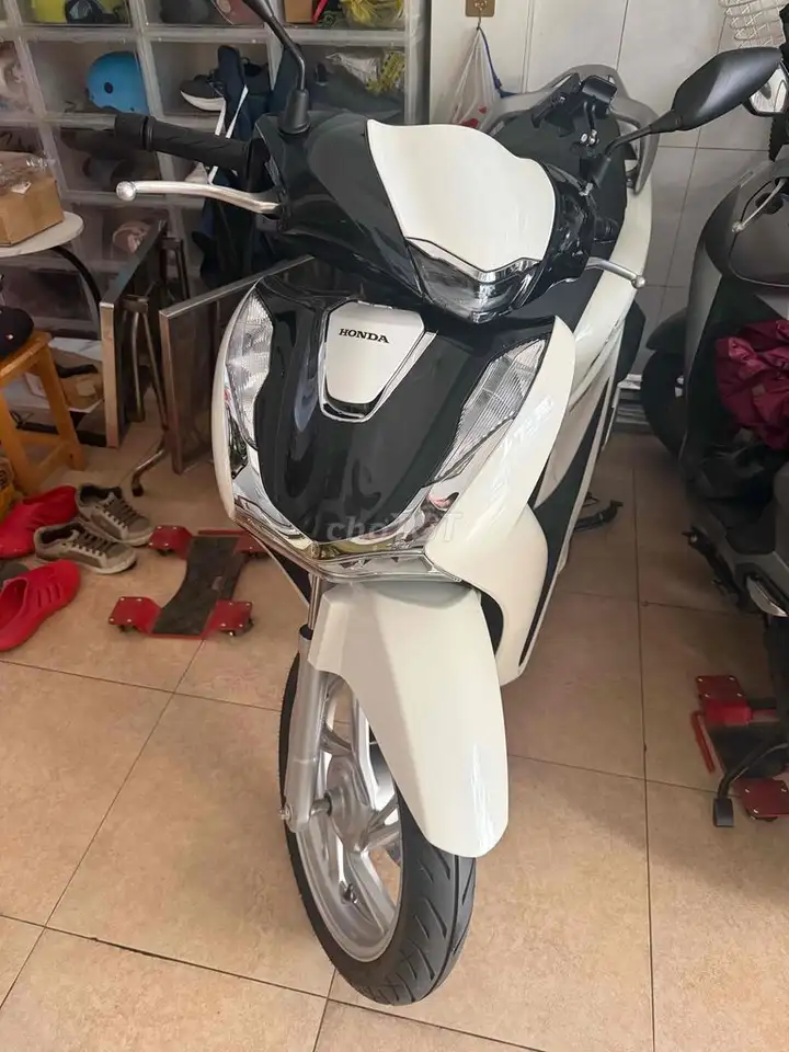 Honda SH Mode 2024 белый, 3702 км