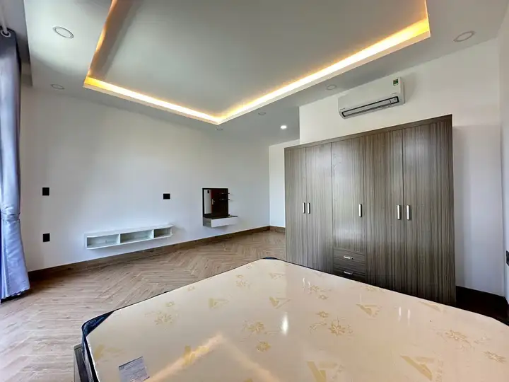 Шикарный дом в коттеджном поселке My Gia с лифтом