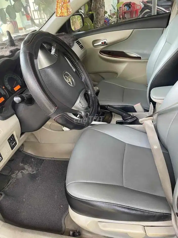 Toyota, серебристый, 5 мест