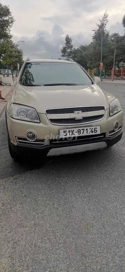 7-местный автомобиль Chevrolet Captiva 2009 с золотым песком