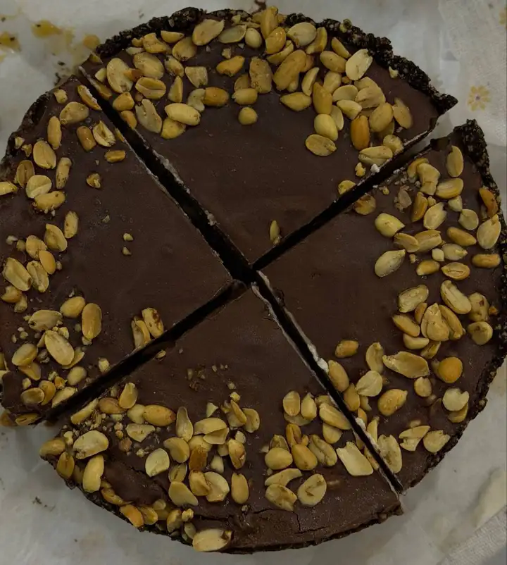 Чизкейк классический с карамелью и свежей клубникой из Далата