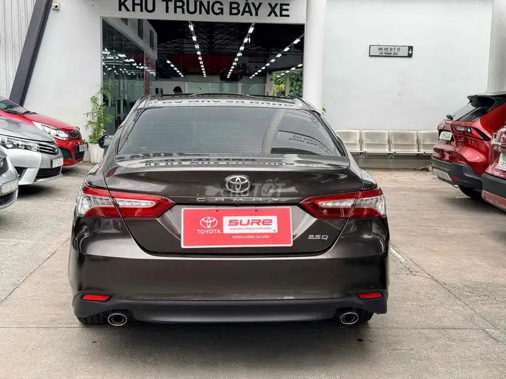 Toyota Camry 2.5Q 2021, минимальный пробег, семейный автомобиль