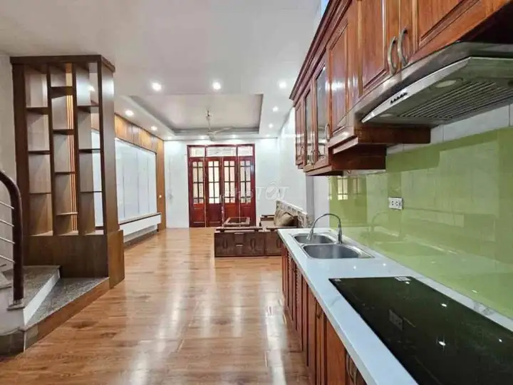 Nhà 5 tầng 34m² MT 4.1m ô tô đỗ cửa Thạch Bàn 7 tỷ