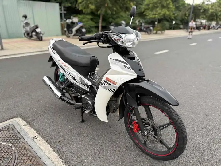 Yamaha Sirius 50cc черно-белый, полуавтомат