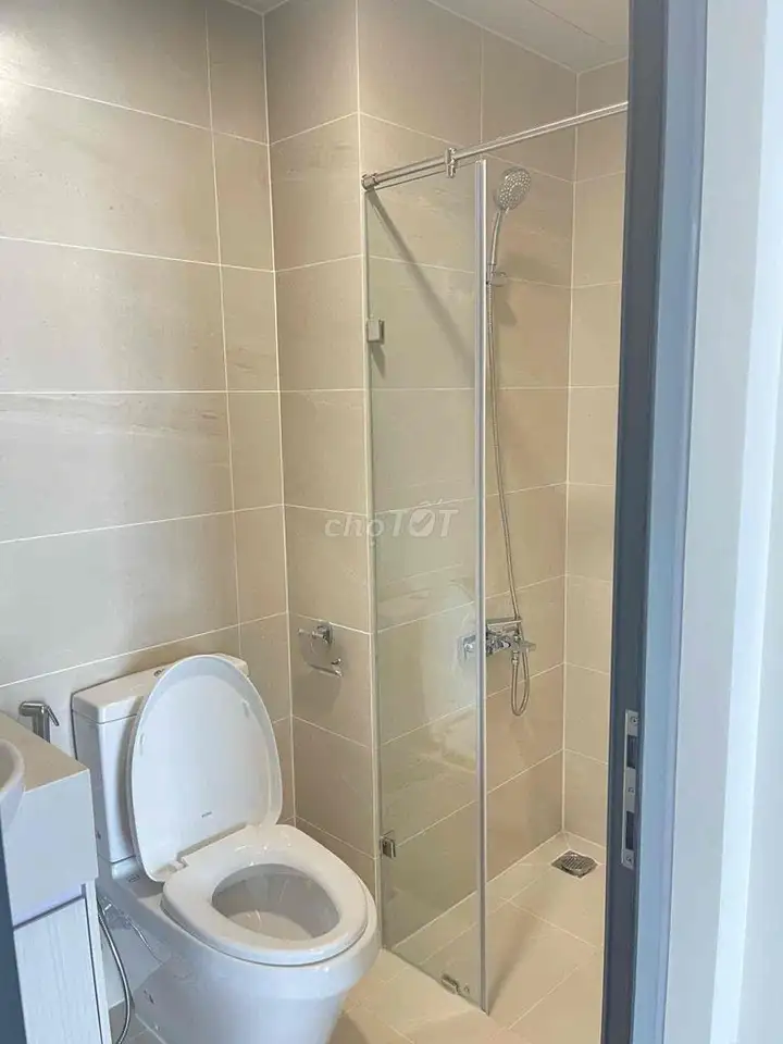 2-комн. кв., 66 м², с мебелью, центр Округа 7, рядом с Фу Ми Хынг