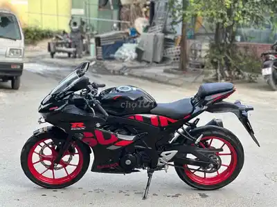 Suzuki GSX 150R 2020 черно-красный