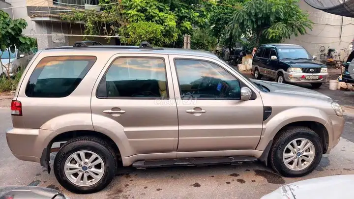 Ford Escape 2011, автомат, песочно-желтый