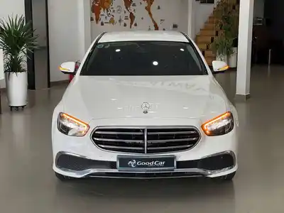 Эксклюзивный автомобиль Mercedes-Benz E200 V1 2022 Очень красивый